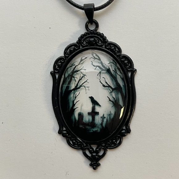 Gothic Crow Raven Necklace Cemetery Pendant Halloween Goth Pagan Victorian Jewel - Picture 1 of 7